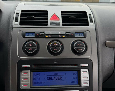 Чорний Фольксваген Туран, об'ємом двигуна 1.6 л та пробігом 201 тис. км за 7350 $, фото 36 на Automoto.ua