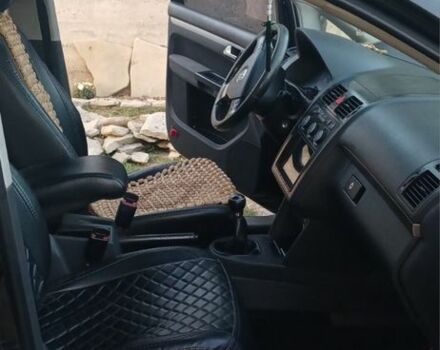 Черный Фольксваген Туран, объемом двигателя 1.9 л и пробегом 311 тыс. км за 5400 $, фото 3 на Automoto.ua