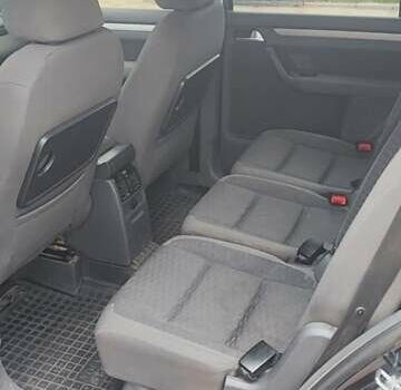 Черный Фольксваген Туран, объемом двигателя 2 л и пробегом 285 тыс. км за 7700 $, фото 7 на Automoto.ua