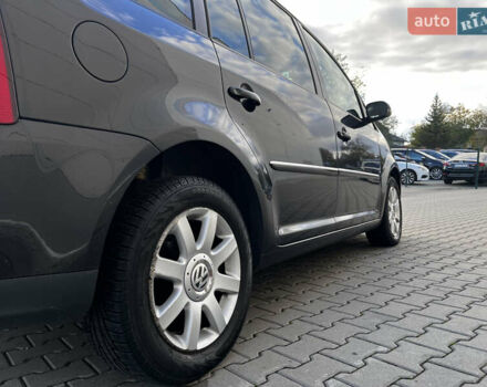 Черный Фольксваген Туран, объемом двигателя 1.39 л и пробегом 250 тыс. км за 6000 $, фото 11 на Automoto.ua