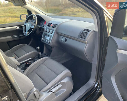 Черный Фольксваген Туран, объемом двигателя 1.9 л и пробегом 367 тыс. км за 3400 $, фото 11 на Automoto.ua