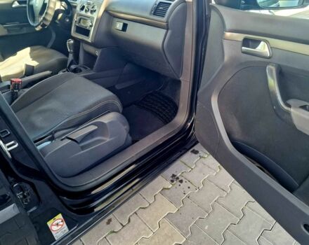 Черный Фольксваген Туран, объемом двигателя 1.6 л и пробегом 231 тыс. км за 5800 $, фото 3 на Automoto.ua