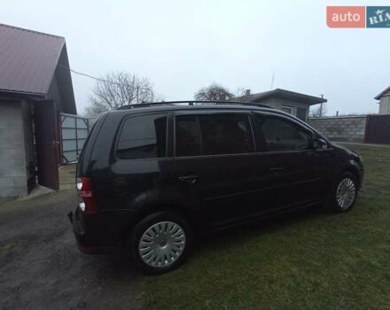 Черный Фольксваген Туран, объемом двигателя 1.9 л и пробегом 293 тыс. км за 7000 $, фото 4 на Automoto.ua