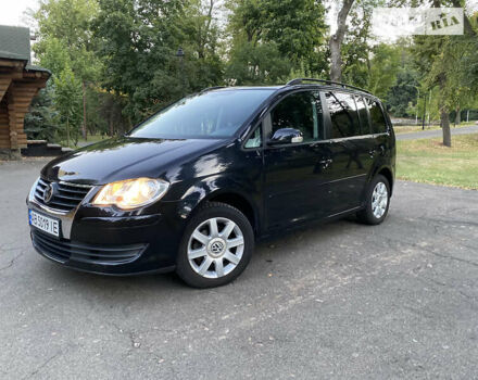 Черный Фольксваген Туран, объемом двигателя 1.6 л и пробегом 261 тыс. км за 7100 $, фото 4 на Automoto.ua