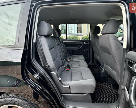 Черный Фольксваген Туран, объемом двигателя 1.6 л и пробегом 176 тыс. км за 8198 $, фото 43 на Automoto.ua