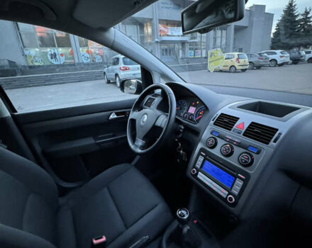 Черный Фольксваген Туран, объемом двигателя 1.4 л и пробегом 224 тыс. км за 6499 $, фото 43 на Automoto.ua