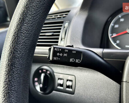 Черный Фольксваген Туран, объемом двигателя 1.6 л и пробегом 176 тыс. км за 8198 $, фото 61 на Automoto.ua