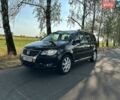 Черный Фольксваген Туран, объемом двигателя 2 л и пробегом 300 тыс. км за 8100 $, фото 1 на Automoto.ua