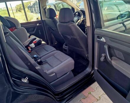 Черный Фольксваген Туран, объемом двигателя 1.6 л и пробегом 231 тыс. км за 5800 $, фото 6 на Automoto.ua