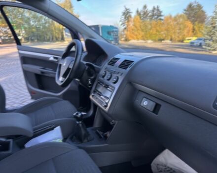 Черный Фольксваген Туран, объемом двигателя 1.4 л и пробегом 200 тыс. км за 7300 $, фото 6 на Automoto.ua