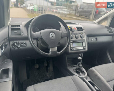 Чорний Фольксваген Туран, об'ємом двигуна 1.6 л та пробігом 260 тис. км за 6299 $, фото 22 на Automoto.ua