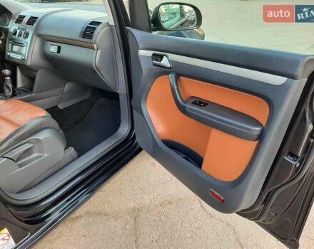 Черный Фольксваген Туран, объемом двигателя 1.6 л и пробегом 213 тыс. км за 8550 $, фото 136 на Automoto.ua