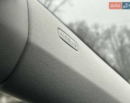 Чорний Фольксваген Туран, об'ємом двигуна 1.6 л та пробігом 147 тис. км за 8350 $, фото 57 на Automoto.ua