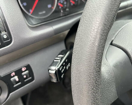 Черный Фольксваген Туран, объемом двигателя 1.6 л и пробегом 193 тыс. км за 7799 $, фото 29 на Automoto.ua