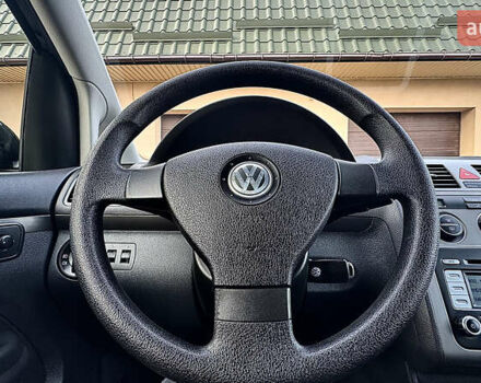 Черный Фольксваген Туран, объемом двигателя 1.6 л и пробегом 176 тыс. км за 8198 $, фото 58 на Automoto.ua