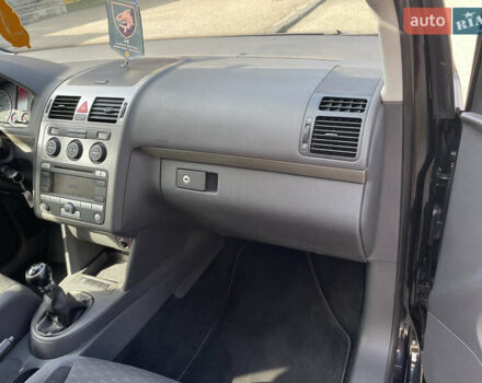 Чорний Фольксваген Туран, об'ємом двигуна 1.4 л та пробігом 192 тис. км за 7500 $, фото 17 на Automoto.ua