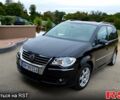 Черный Фольксваген Туран, объемом двигателя 2 л и пробегом 268 тыс. км за 2400 $, фото 1 на Automoto.ua