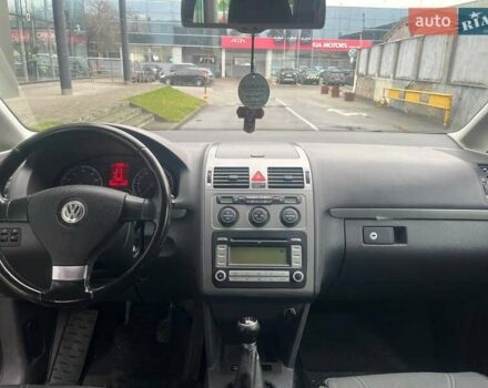Черный Фольксваген Туран, объемом двигателя 2 л и пробегом 208 тыс. км за 7771 $, фото 22 на Automoto.ua