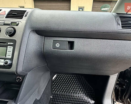 Черный Фольксваген Туран, объемом двигателя 1.6 л и пробегом 176 тыс. км за 8198 $, фото 64 на Automoto.ua