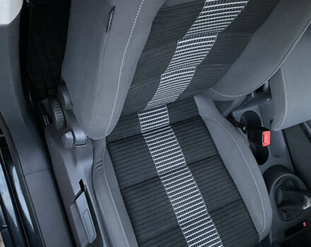 Черный Фольксваген Туран, объемом двигателя 1.6 л и пробегом 261 тыс. км за 7100 $, фото 12 на Automoto.ua