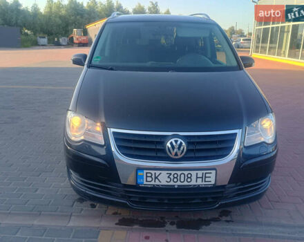 Черный Фольксваген Туран, объемом двигателя 2 л и пробегом 290 тыс. км за 6500 $, фото 9 на Automoto.ua