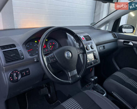 Чорний Фольксваген Туран, об'ємом двигуна 2 л та пробігом 292 тис. км за 8850 $, фото 51 на Automoto.ua