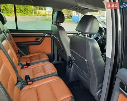 Черный Фольксваген Туран, объемом двигателя 1.6 л и пробегом 213 тыс. км за 8550 $, фото 132 на Automoto.ua