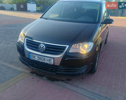 Черный Фольксваген Туран, объемом двигателя 2 л и пробегом 290 тыс. км за 6500 $, фото 8 на Automoto.ua