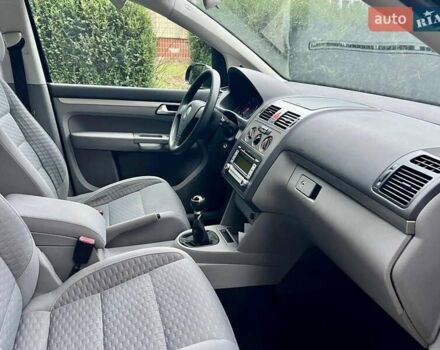 Чорний Фольксваген Туран, об'ємом двигуна 1.6 л та пробігом 221 тис. км за 7750 $, фото 70 на Automoto.ua