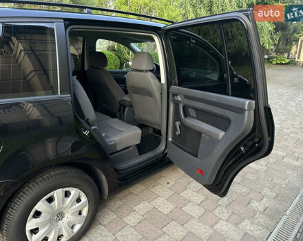 Черный Фольксваген Туран, объемом двигателя 1.6 л и пробегом 220 тыс. км за 7700 $, фото 33 на Automoto.ua