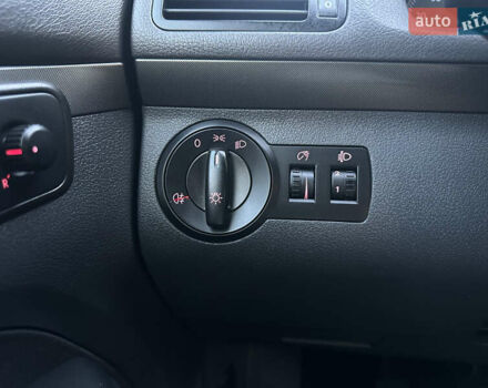 Черный Фольксваген Туран, объемом двигателя 1.6 л и пробегом 220 тыс. км за 7700 $, фото 27 на Automoto.ua