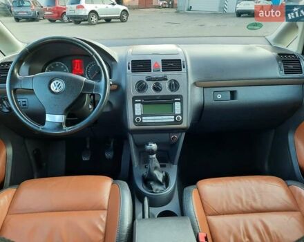 Черный Фольксваген Туран, объемом двигателя 1.6 л и пробегом 213 тыс. км за 8550 $, фото 72 на Automoto.ua