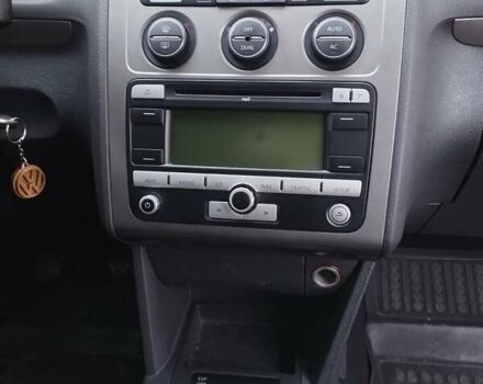 Черный Фольксваген Туран, объемом двигателя 1.9 л и пробегом 293 тыс. км за 7000 $, фото 7 на Automoto.ua