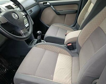 Черный Фольксваген Туран, объемом двигателя 1.6 л и пробегом 222 тыс. км за 7600 $, фото 30 на Automoto.ua