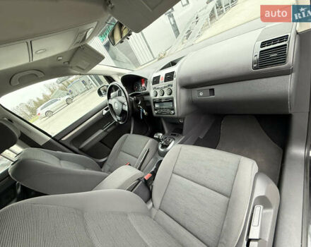 Черный Фольксваген Туран, объемом двигателя 1.4 л и пробегом 227 тыс. км за 7200 $, фото 64 на Automoto.ua