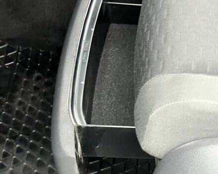 Чорний Фольксваген Туран, об'ємом двигуна 1.6 л та пробігом 147 тис. км за 8350 $, фото 26 на Automoto.ua