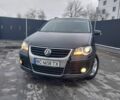 Черный Фольксваген Туран, объемом двигателя 2 л и пробегом 242 тыс. км за 6950 $, фото 2 на Automoto.ua