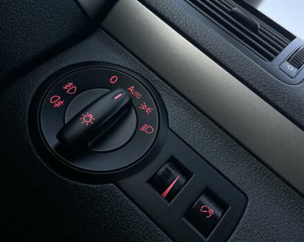 Чорний Фольксваген Туран, об'ємом двигуна 2 л та пробігом 292 тис. км за 8999 $, фото 74 на Automoto.ua