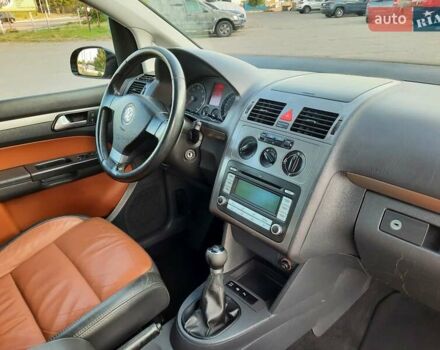 Черный Фольксваген Туран, объемом двигателя 1.6 л и пробегом 213 тыс. км за 8550 $, фото 144 на Automoto.ua