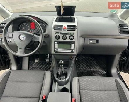 Чорний Фольксваген Туран, об'ємом двигуна 1.6 л та пробігом 147 тис. км за 8350 $, фото 32 на Automoto.ua
