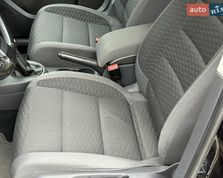 Черный Фольксваген Туран, объемом двигателя 1.6 л и пробегом 200 тыс. км за 7700 $, фото 26 на Automoto.ua