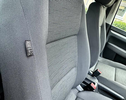 Черный Фольксваген Туран, объемом двигателя 1.6 л и пробегом 176 тыс. км за 8198 $, фото 47 на Automoto.ua