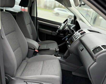 Черный Фольксваген Туран, объемом двигателя 1.4 л и пробегом 227 тыс. км за 7200 $, фото 63 на Automoto.ua