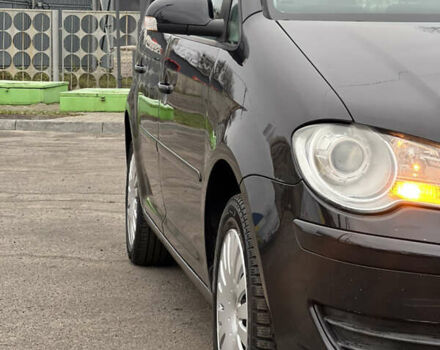 Черный Фольксваген Туран, объемом двигателя 1.6 л и пробегом 193 тыс. км за 7799 $, фото 3 на Automoto.ua