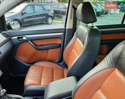 Черный Фольксваген Туран, объемом двигателя 1.6 л и пробегом 213 тыс. км за 8550 $, фото 68 на Automoto.ua