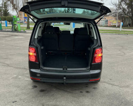 Черный Фольксваген Туран, объемом двигателя 1.6 л и пробегом 193 тыс. км за 7799 $, фото 20 на Automoto.ua