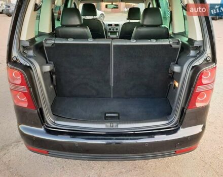 Черный Фольксваген Туран, объемом двигателя 1.6 л и пробегом 213 тыс. км за 8550 $, фото 118 на Automoto.ua