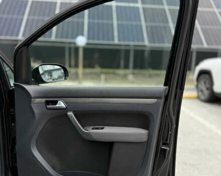 Черный Фольксваген Туран, объемом двигателя 1.4 л и пробегом 227 тыс. км за 7200 $, фото 62 на Automoto.ua