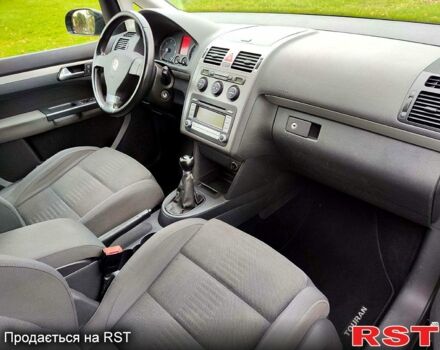 Черный Фольксваген Туран, объемом двигателя 2 л и пробегом 318 тыс. км за 2400 $, фото 10 на Automoto.ua