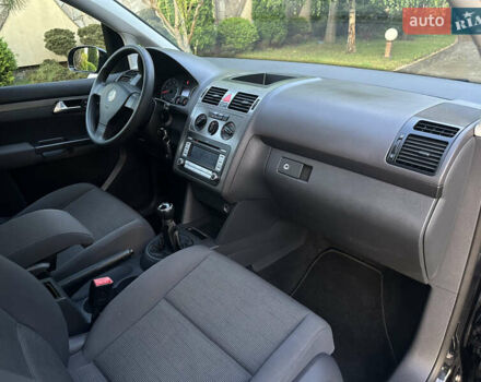 Черный Фольксваген Туран, объемом двигателя 1.6 л и пробегом 220 тыс. км за 7700 $, фото 37 на Automoto.ua